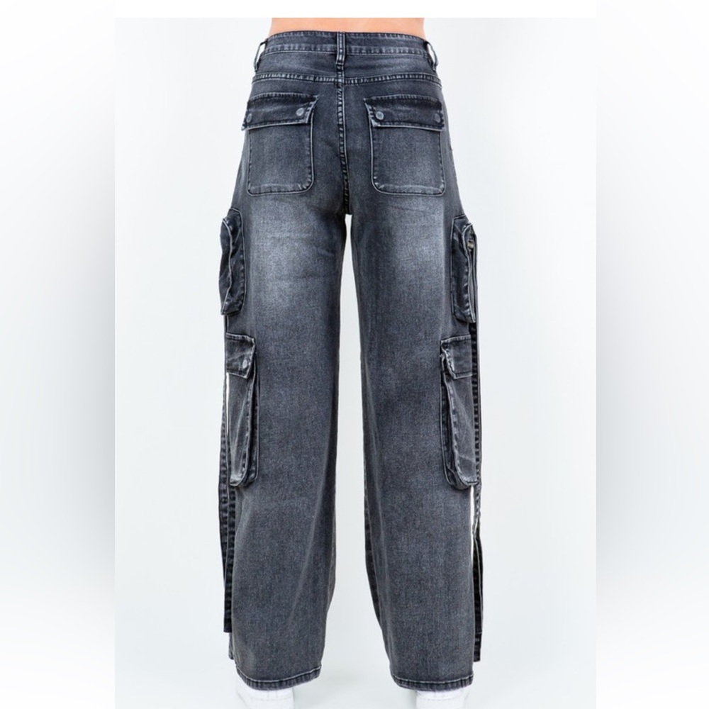 Chic Black Wash Wide Leg Jeans  With Cargo Pockets Detail - Picture 4 of 5